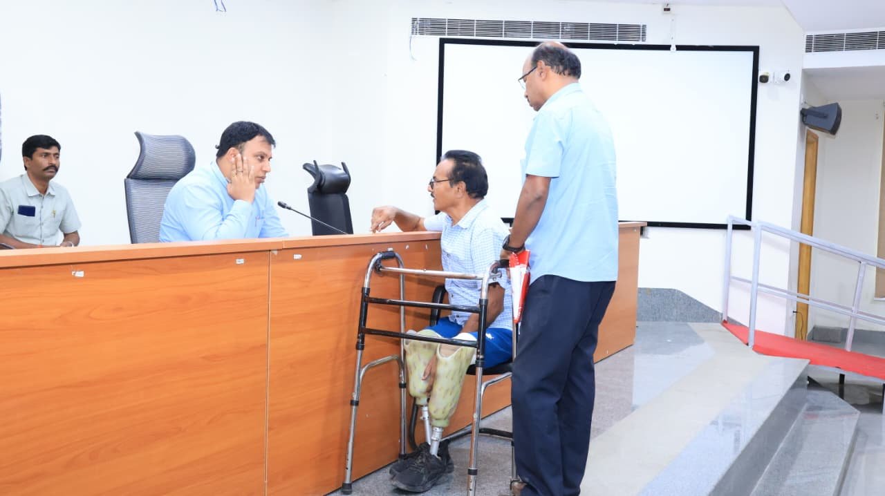 ప్ర‌జావాణి అర్జీలను సత్వరమే పరిష్కరించాలి   జిల్లా క‌లెక్ట‌ర్ సందీప్ కుమార్ ఝా 